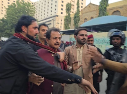 police detain haleem adil sheikh over 20 pti workers at karachi press club protest police detain haleem adil sheikh over 20 pti workers at karachi press club protest