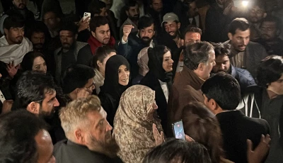 uzma khanum one of the three sisters of the jailed former prime minister of pakistan imran khan walks with party supporters after she meets with khan outside adiala jail in rawalpindi pakistan december 2 2025 photo reuters uzma khanum one of the three sisters of the jailed former prime minister of pakistan imran khan walks with party supporters after she meets with khan outside adiala jail in rawalpindi pakistan december 2 2025 photo reuters