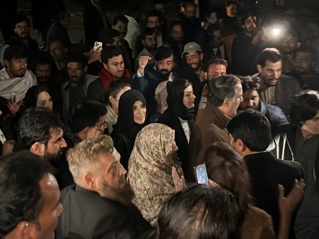 uzma khanum one of the three sisters of the jailed former prime minister of pakistan imran khan walks with party supporters after she meets with khan outside adiala jail in rawalpindi pakistan december 2 2025 photo reuters uzma khanum one of the three sisters of the jailed former prime minister of pakistan imran khan walks with party supporters after she meets with khan outside adiala jail in rawalpindi pakistan december 2 2025 photo reuters