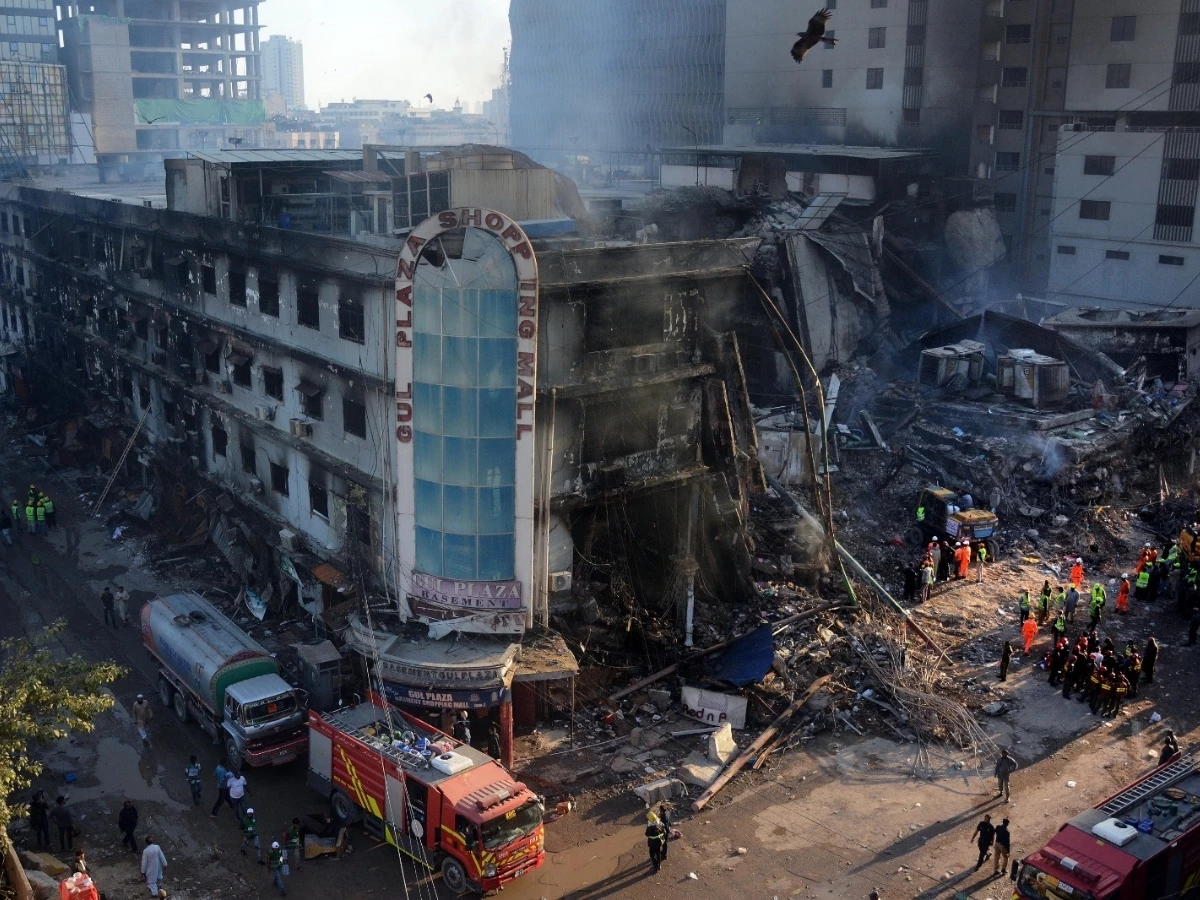 fire breaks out in gul plaza shopping complex photo express