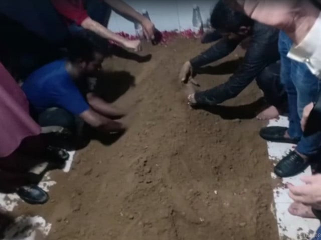 aamir liaquat laid to rest in the compound of revered sufi saint abdullah shah ghazi s shrine in karachi on friday screengrab aamir liaquat laid to rest in the compound of revered sufi saint abdullah shah ghazi s shrine in karachi on friday screengrab