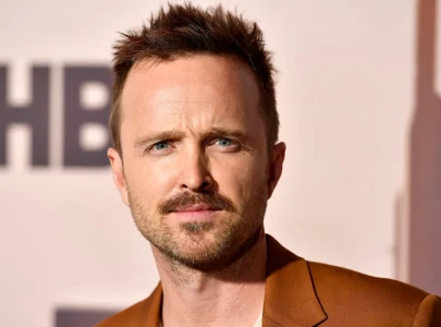 aaron paul vows to stay off his phone around children after daughter s emotional reaction aaron paul vows to stay off his phone around children after daughter s emotional reaction