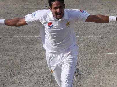 abbas 4 for leads pakistan fightback