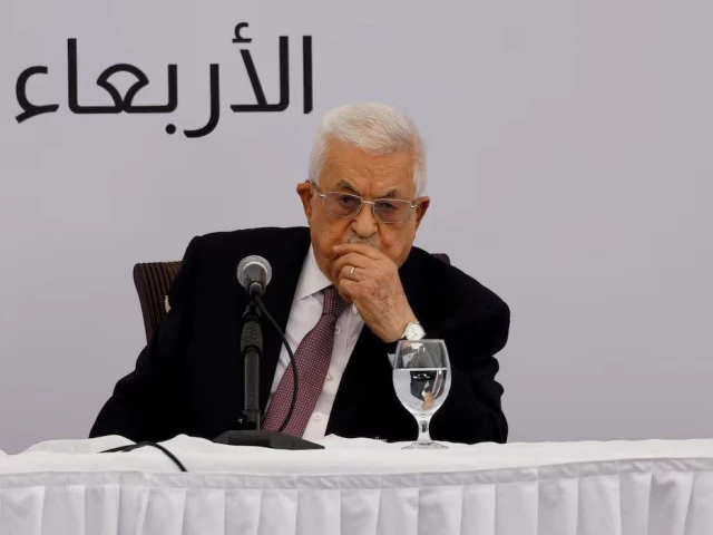 palestinian president mahmoud abbas looks on as he visits the istishari cancer center in ramallah in the israeli occupied west bank may 14 2025 photo reuters palestinian president mahmoud abbas looks on as he visits the istishari cancer center in ramallah in the israeli occupied west bank may 14 2025 photo reuters