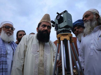 chairman central ruet e hilal committee maulana abdul kahbir azad sighting ramazan moon on roof top of auqaf hall in peshawar on wednesday march 22 2023 photo app