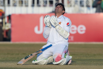 pakistan s abid ali cleared of concussion after warm up blow