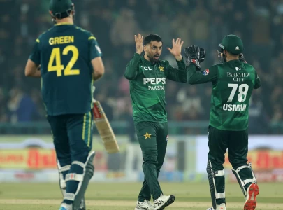 pakistan spin australia out in 90 run rout to seal t20i series
