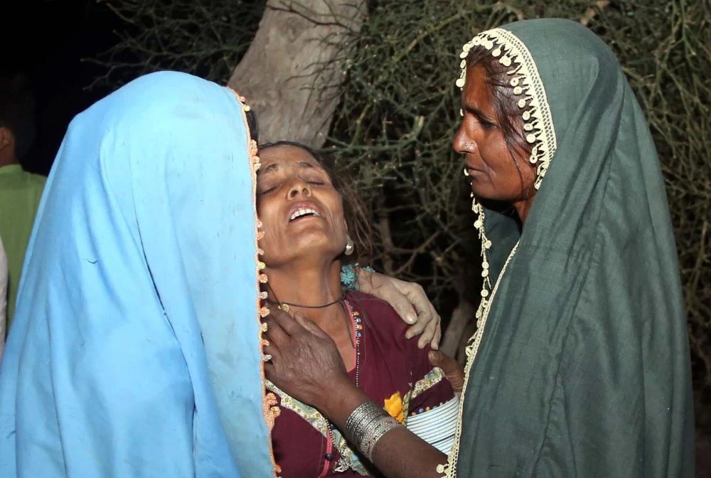 relatives of victims weep after a road accident near thana bula khan in jamshoro on tuesday april 22 2025 at least 13 people were killed and 20 others injured in a road accident in pakistan s southern sindh province on monday night local authorities confirmed on tuesday the incident occurred in the jamshoro district where a passenger van carrying more than 30 people veered off the road and plunged into a ravine according to local police sources sajjad zaidi ppi images relatives of victims weep after a road accident near thana bula khan in jamshoro on tuesday april 22 2025 at least 13 people were killed and 20 others injured in a road accident in pakistan s southern sindh province on monday night local authorities confirmed on tuesday the incident occurred in the jamshoro district where a passenger van carrying more than 30 people veered off the road and plunged into a ravine according to local police sources sajjad zaidi ppi images