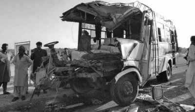 five killed as trailer crashes into pilgrims coach