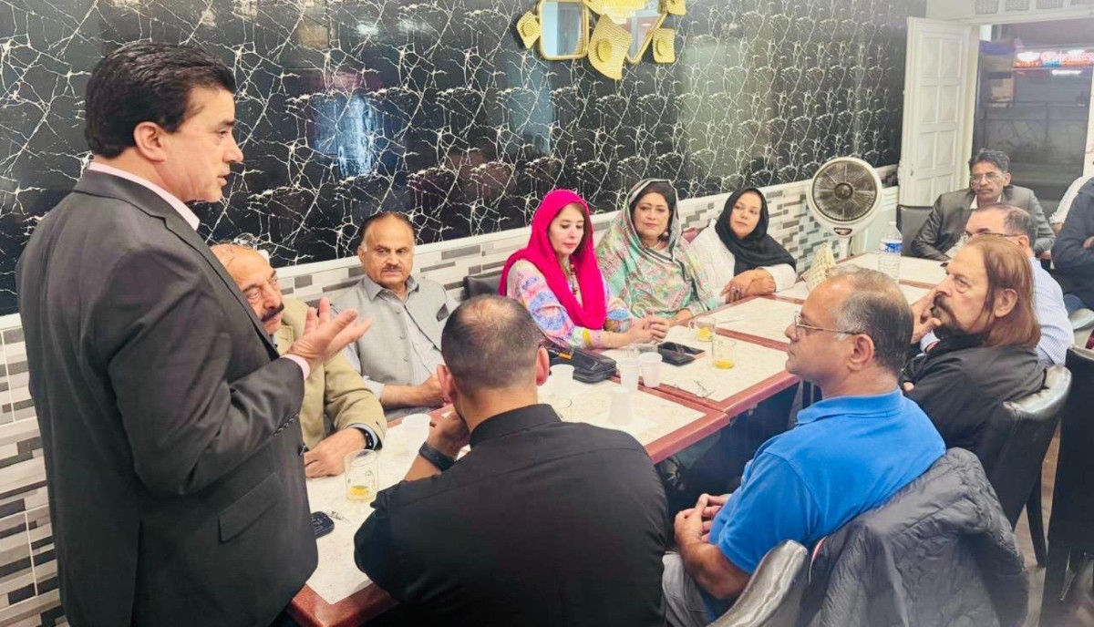 Pakistanis and Kashmiris gather in Paris to commemorate the martyrdom anniversary of veteran Kashmiri Hurriyat leader Syed Ali Shah Gilani. — EXPRESS