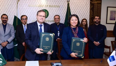 secretary economic affairs division muhammad humair karim and asian development bank country director emma fan display signed documents following an agreement ceremony between pakistan and adb on december 25 photo pid