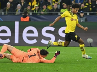 flying adeyemi sinks chelsea flying adeyemi sinks chelsea