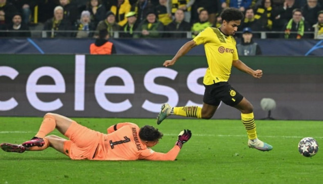 flying adeyemi sinks chelsea flying adeyemi sinks chelsea
