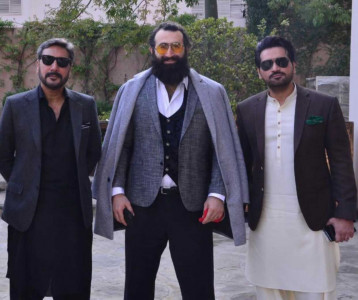 adnan siddiqui humayun saeed rub shoulders with dirilis ertugrul star in islamabad