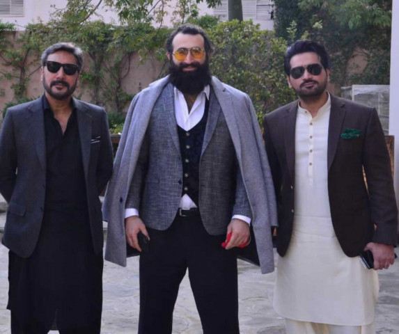 adnan siddiqui humayun saeed rub shoulders with dirilis ertugrul star in islamabad adnan siddiqui humayun saeed rub shoulders with dirilis ertugrul star in islamabad