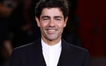 adrian grenier speaks up about missing devil wears prada 2