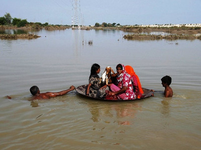 provinces submit aid to center as flood threat persists provinces submit aid to center as flood threat persists