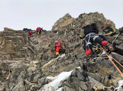 20 international climbers to summit k2 broad peak