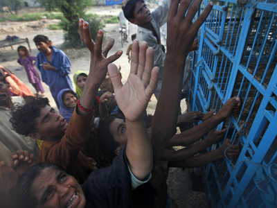 flood victims resort to begging