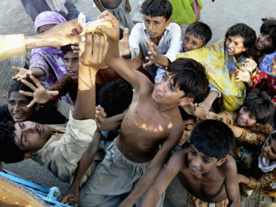 relief work halted in kot addu as mob loots trucks relief work halted in kot addu as mob loots trucks