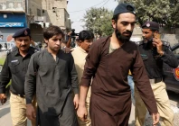 police escorting suspected illegal afghan nationals during government s campaign to evict illegal foreigner from pakistan photo reuters