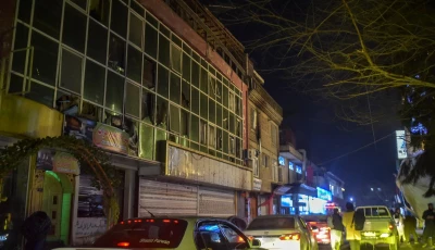 seven dead as blast hits kabul restaurant