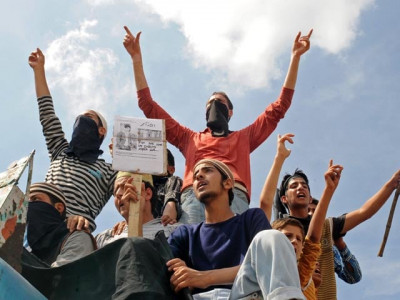 teenage protestor shot dead in indian kashmir