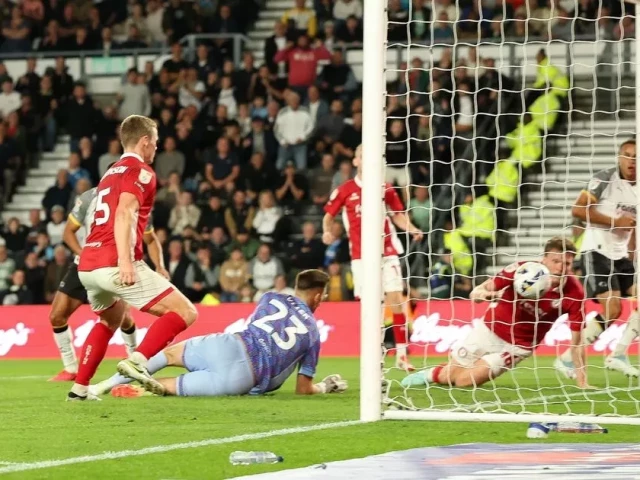 carlton morris scores for derby county to make it 1 1 against bristol city carlton morris scores for derby county to make it 1 1 against bristol city