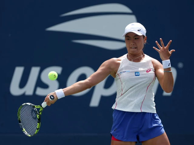 janice tjen of indonesia returns against veronika kudermetova during their women s singles first round match on day one of the 2025 us open at usta billie jean king national tennis center on august 24 2025 in the flushing neighborhood of the queens borough of new york city