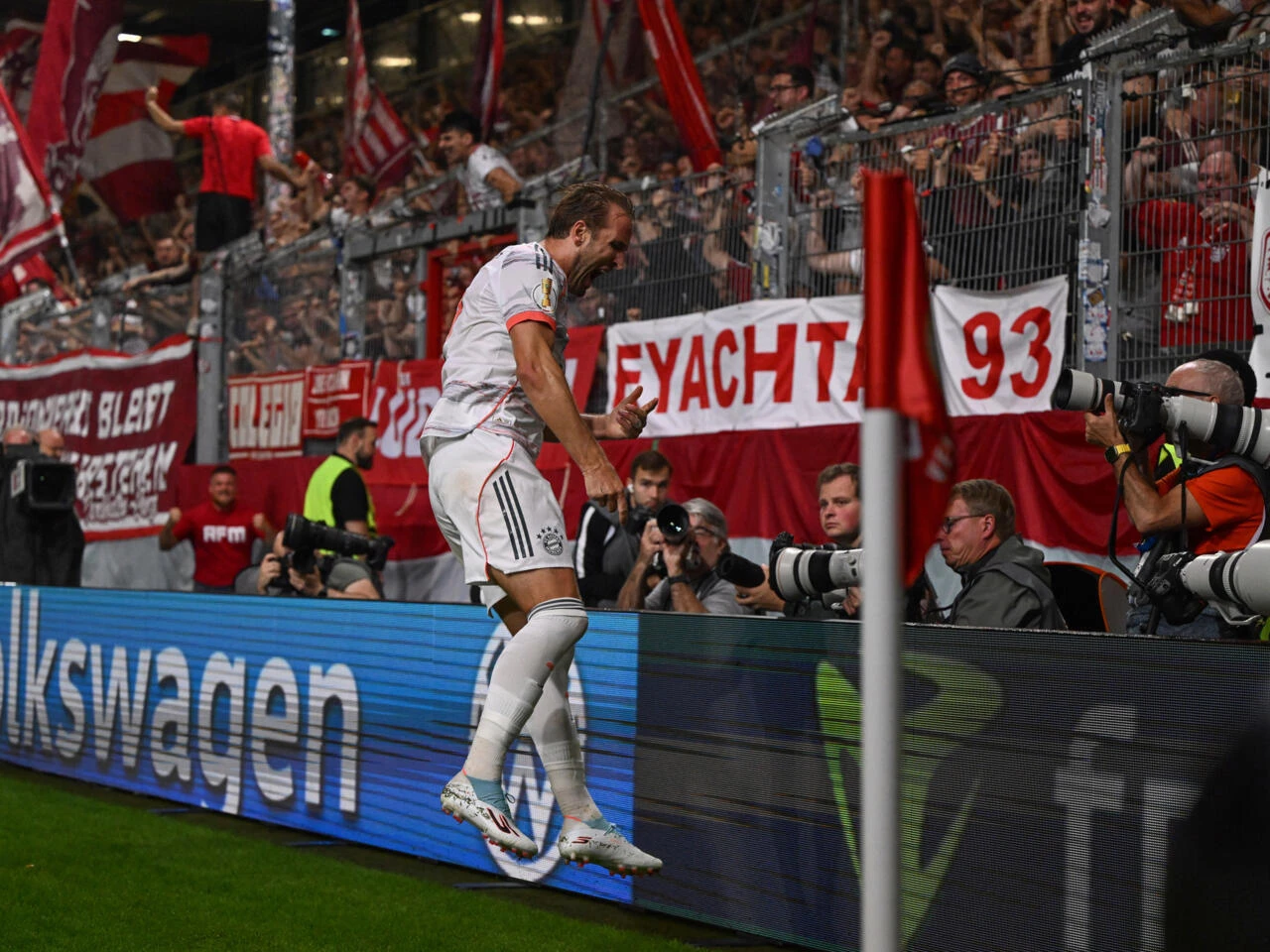 bayern munich striker harry kane celebrates with fans after scoring a stoppage time winner in the first minute of the german cup