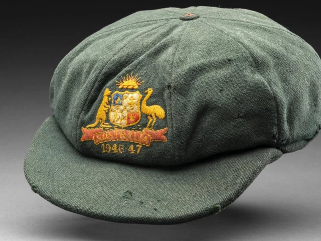 a cap won by cricketing great don bradman during the 1946 47 ashes series was sold for us 287 000 to australia s national museum photo afp a cap won by cricketing great don bradman during the 1946 47 ashes series was sold for us 287 000 to australia s national museum photo afp