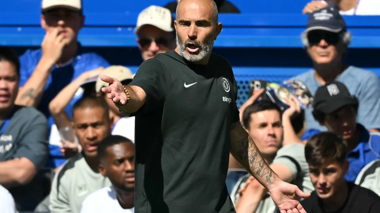 chelsea s italian head coach enzo maresca