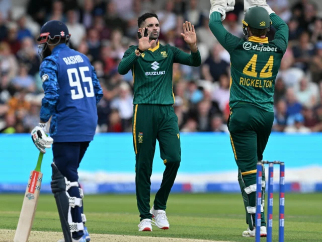 south africa s keshav maharaj centre celebrates after dismissing england s adil rashid in the first odi at headingley photo afp south africa s keshav maharaj centre celebrates after dismissing england s adil rashid in the first odi at headingley photo afp