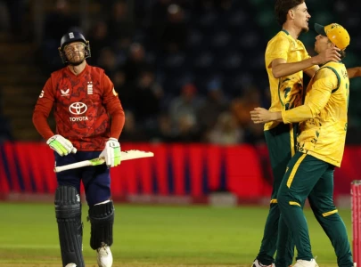 south africa beat england by 14 runs in rain marred 1st t20