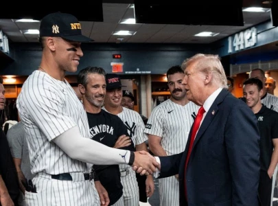 yankees star judge ties dimaggio mark with trump in stands yankees star judge ties dimaggio mark with trump in stands