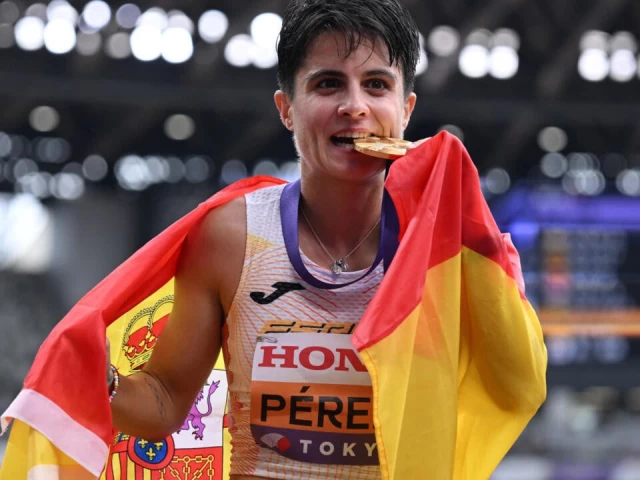 spain s maria perez celebrates after winning the women s 20km race walk photo afp spain s maria perez celebrates after winning the women s 20km race walk photo afp