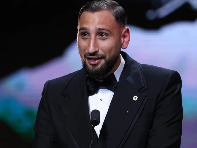 gianluigi donnarumma received the yashin trophy for the best male goalkeeper at the ballon d or awards ceremony photo afp