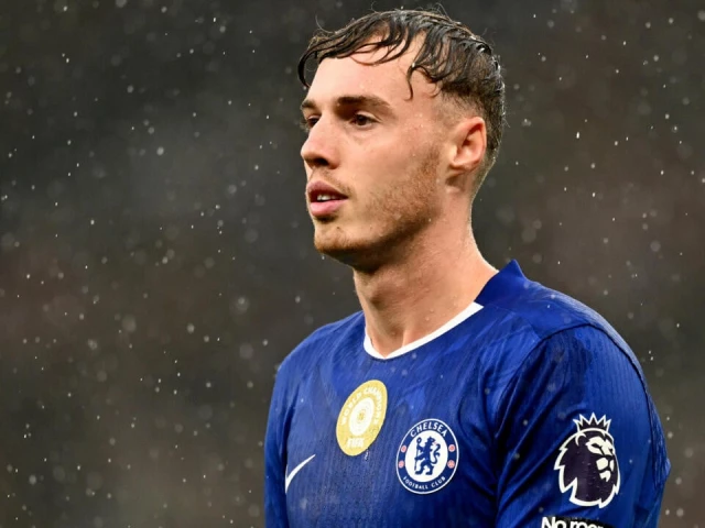 cole palmer lasted only 21 minutes at old trafford before limping to the sidelines in a game chelsea lost 2 1 photo afp