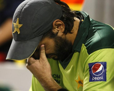 pakistani fans battered by the bat