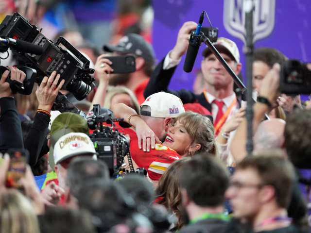 Photo: Kansas City Chiefs tight end Travis Kelce (87) hugs artist Taylor Swift/Reuters
