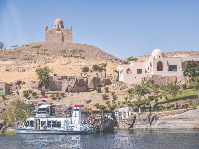 the coffin of prince karim al husseini aga khan iv is taken to his resting place in aswan egypt photo afp