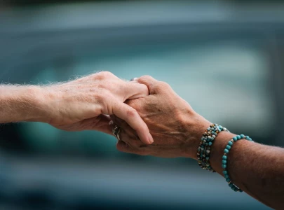 study shows men and women follow different aging timelines study shows men and women follow different aging timelines