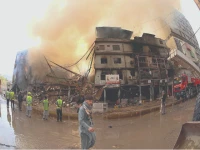 smoke billows from karachi s gul plaza following a massive fire photo inp smoke billows from karachi s gul plaza following a massive fire photo inp