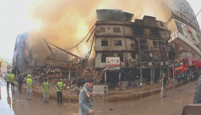 smoke billows from karachi s gul plaza following a massive fire photo inp