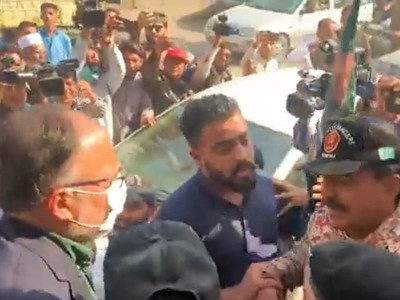 riot as pml n tries to symbolically open karachi project