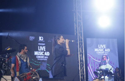 aima baig asim azhar among others enthral audience at concert for flood affectees aima baig asim azhar among others enthral audience at concert for flood affectees