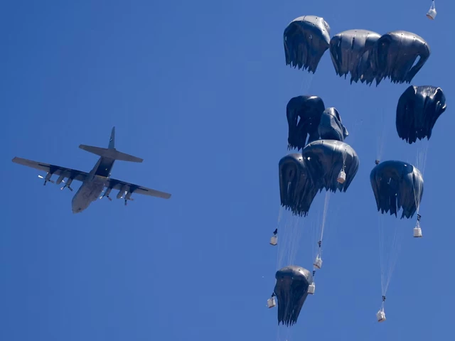 an airplane drops humanitarian aid over gaza as seen from northern gaza strip july 27 2025 photo reuters an airplane drops humanitarian aid over gaza as seen from northern gaza strip july 27 2025 photo reuters