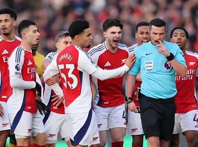 threats to referee michael oliver prompt police investigation in uk after arsenal game threats to referee michael oliver prompt police investigation in uk after arsenal game