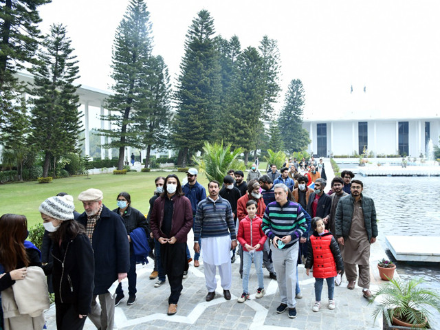 people wearing masks and observing safe distancing roamed freely and enjoyed the cool and cloudy day in islamabad photo twitter presofpakistan