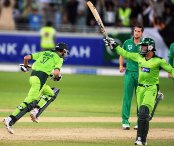 smith waqar praise exciting one day cricket